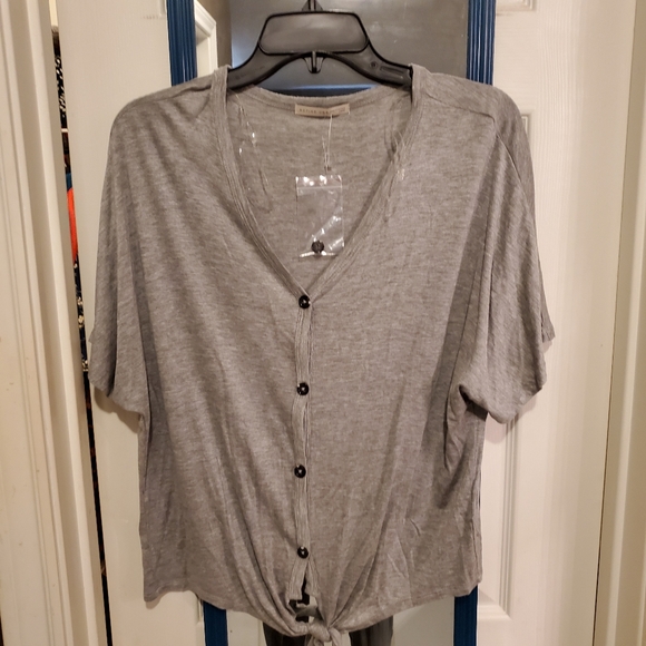 Cute lightweight grey top - Picture 1 of 2